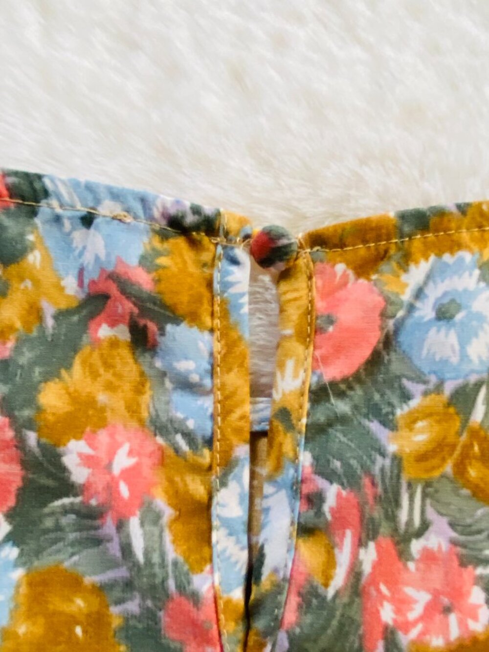 Hayden Floral Blouse Size M Flutter Sleeves Relaxed Fit Excellent Condition - Picture 7 of 9